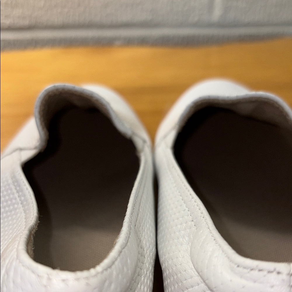 Naturalizer Women's 8.5Wide Zola 3 Perforated White Leather Slip On Loafers EUC - Picture 4 of 8